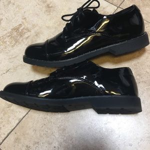 Black patent women’s Oxford shoes size 10